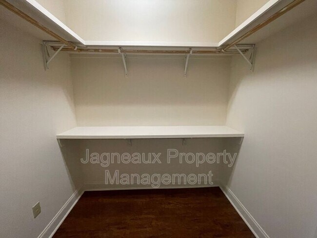 Building Photo - 102 Hargrave Dr