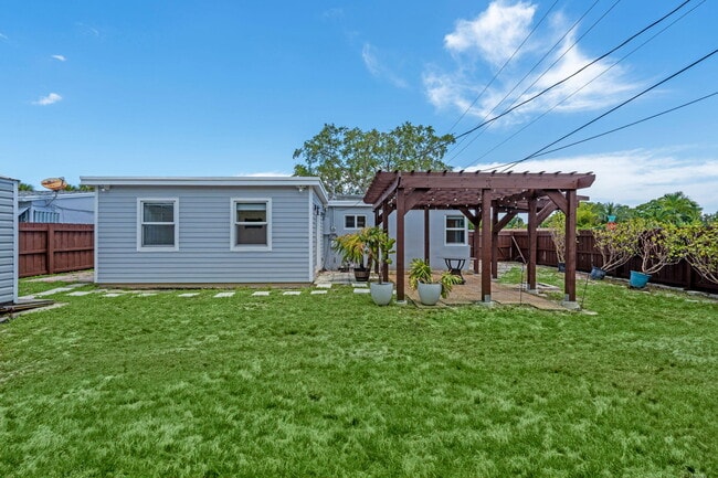 Building Photo - 5341 N Andrews Ave