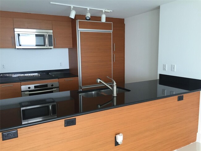 Building Photo - 50 Biscayne Blvd