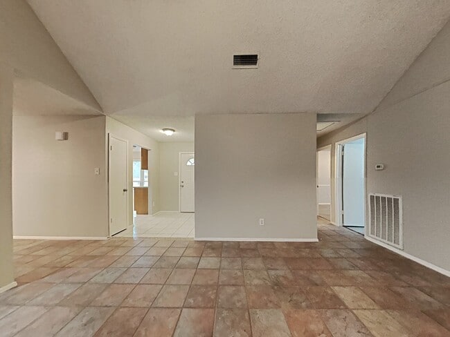 Building Photo - 3234 Old Chapel Dr