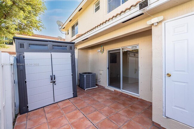 Building Photo - 6263 SW 139th Ave