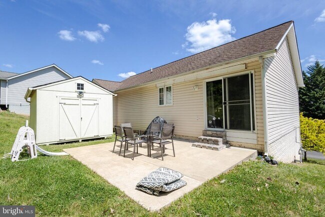 Building Photo - 103 Mummert Cir