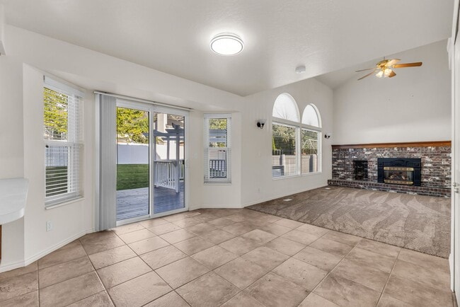 Building Photo - 5BR Sandy Home w/ NEW Flooring, Huge Basement & Large Backyard