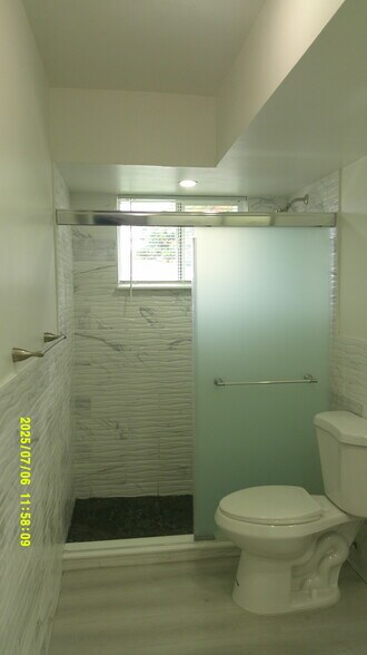 Building Photo - 215 Entrada Dr