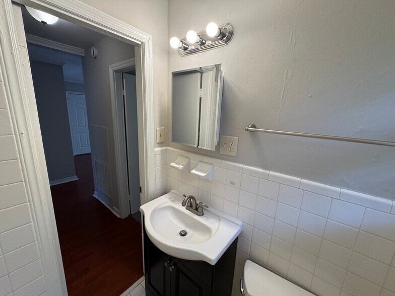 Building Photo - 2116 Finchley Dr