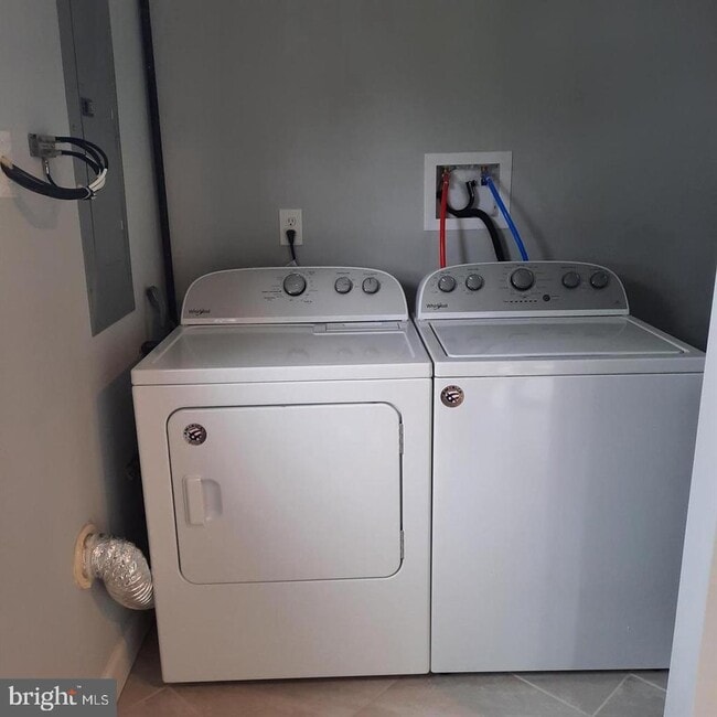 Building Photo - 63 Holden Dr