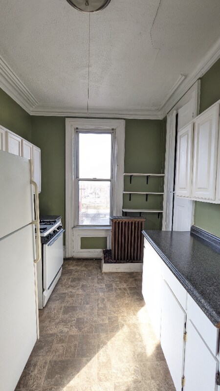 Building Photo - 346 S Rose St