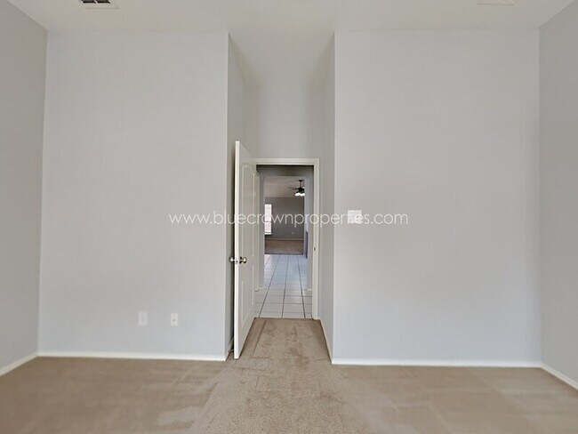 Building Photo - 8401 Greenfield Dr