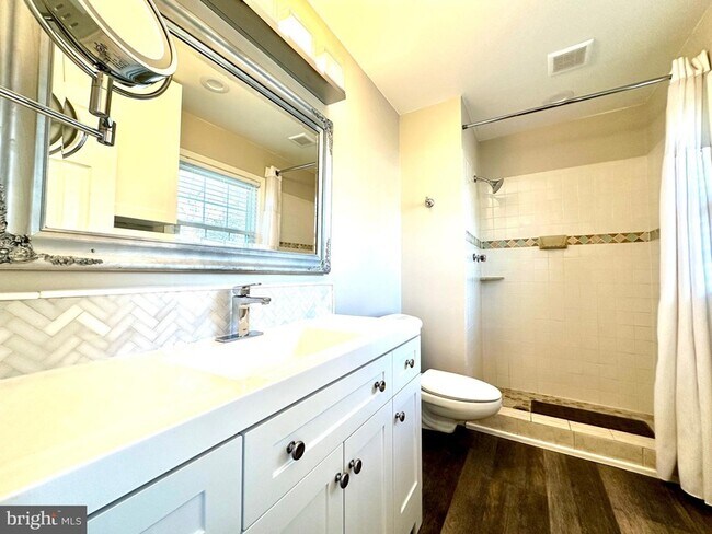 Building Photo - 2529 W Meredith Dr