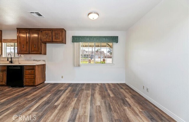 Building Photo - 15833 Ridgeway Ave
