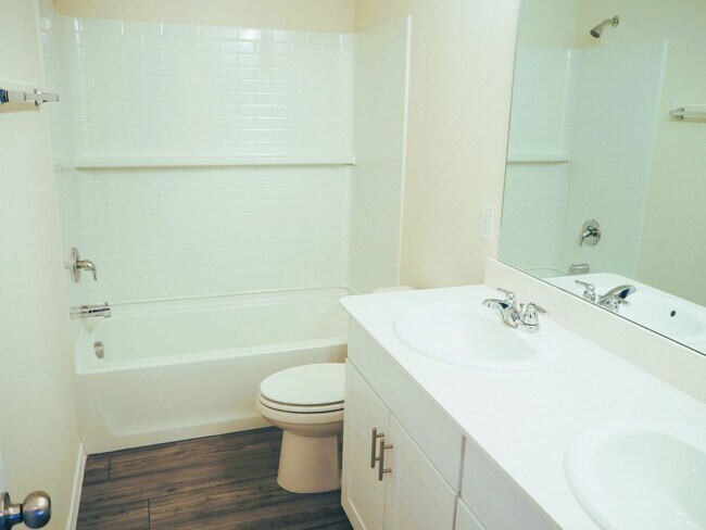 Building Photo - 3 Bed 2.5 Bath Home in Van Alstyne