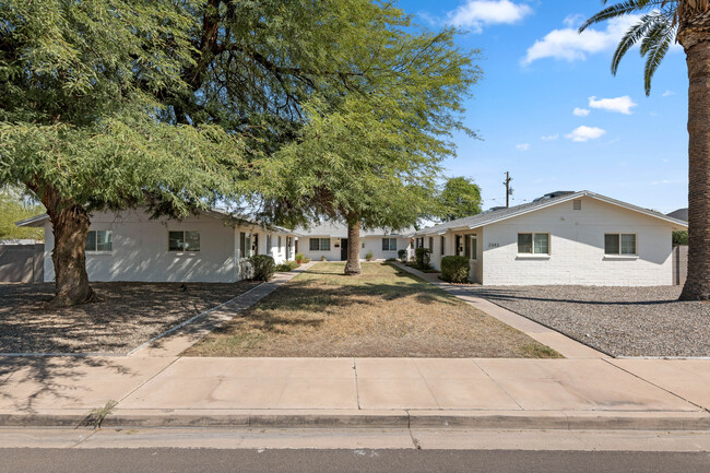 Primary Photo - 12th Street Townhomes