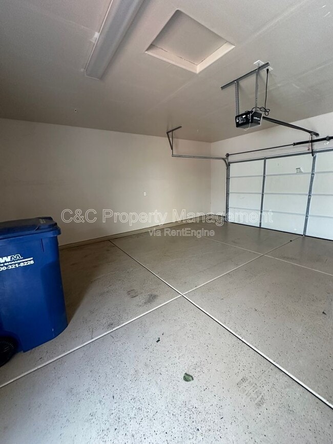 Building Photo - 15042 Breckinridge Ave