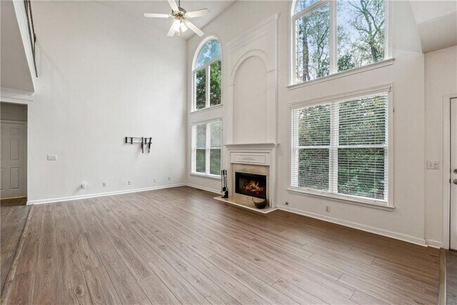 Building Photo - 2075 Willshire Glen