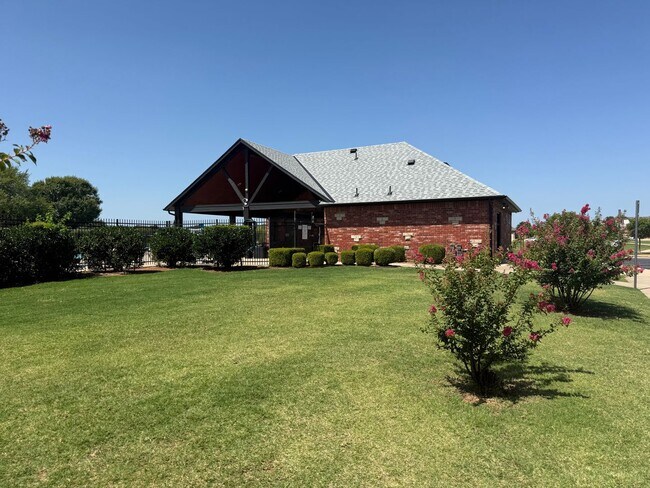 Building Photo - 3 bed plus office, Neighborhood amenities include a neighborhood pond, Pool and playground!