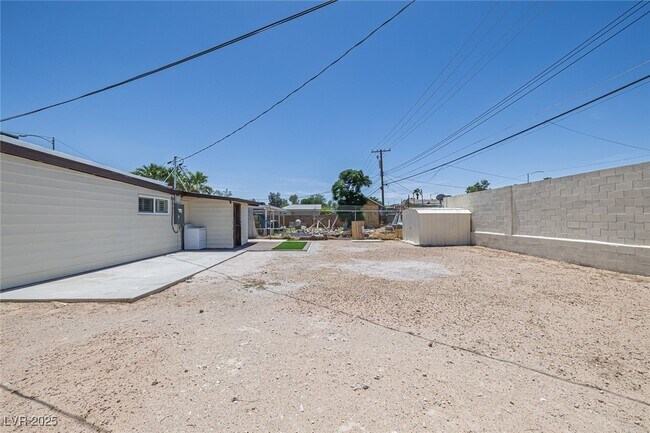 Building Photo - 1720 Eastwood Dr