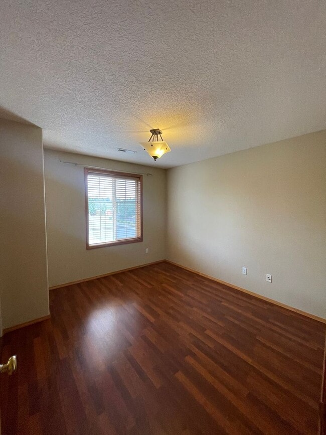 Building Photo - Two Story in Salmon Creek!