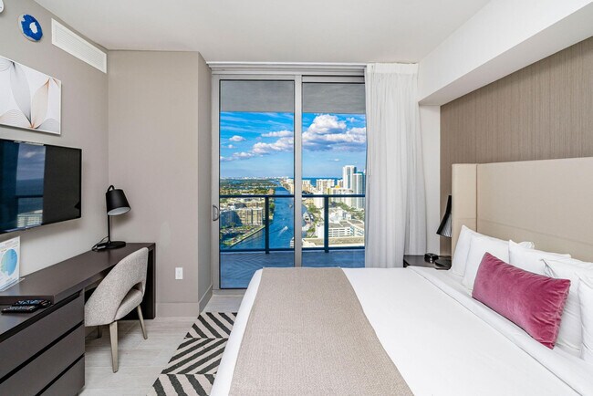 Building Photo - 2721 Hallandale Beach Blvd