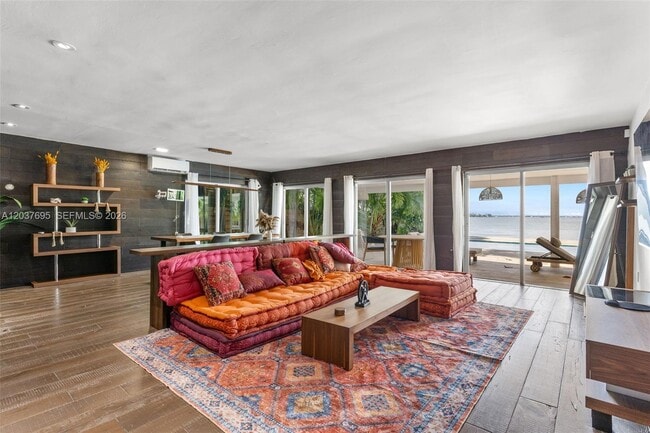 Building Photo - Hawthorne Avenue, Miami Beach, FL 33141 - 4 BR 3 BA single-family home