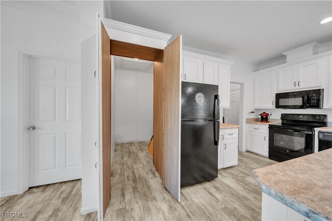 Building Photo - 7824 8th Pl