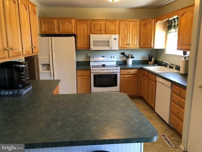 Primary Photo - 425 Gatewood Ct