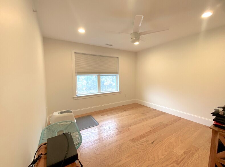 Building Photo - 23 Lily Pond Ln