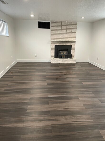 Building Photo - 250 E 600 S