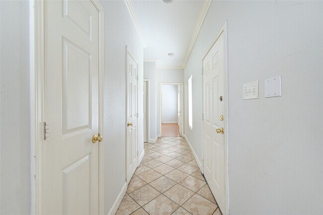 Building Photo - 2023 Gentryside Dr