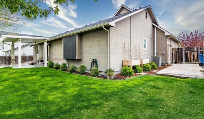 Building Photo - 3 Bed 2 Bath Nampa
