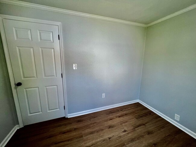 Building Photo - MOVE IN INCENTIVE: $500 FIRST FULL MONTHS ...