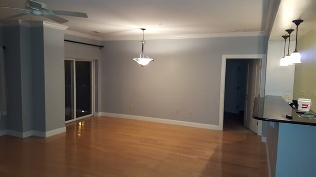 Building Photo - 527 Pawtucket St
