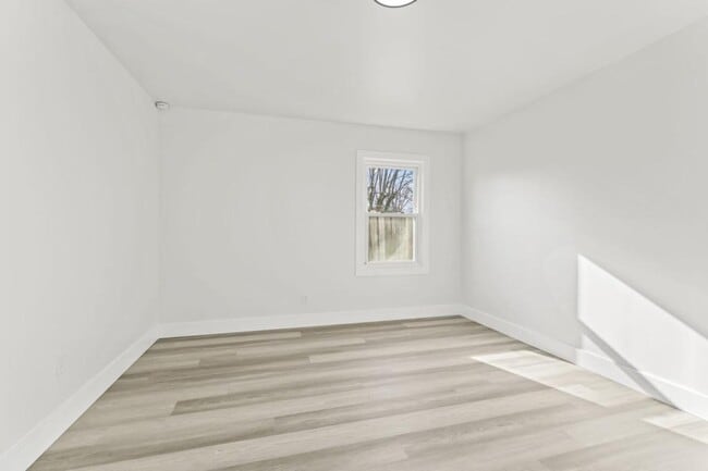 Building Photo - 4142 Meadowdale Dr