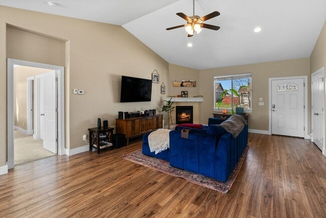 Building Photo - Gorgeous 4 Bedroom Home in Ryen Glenn