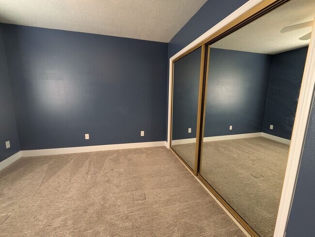 Building Photo - Low-Maintenance Living in the Heart of St. George