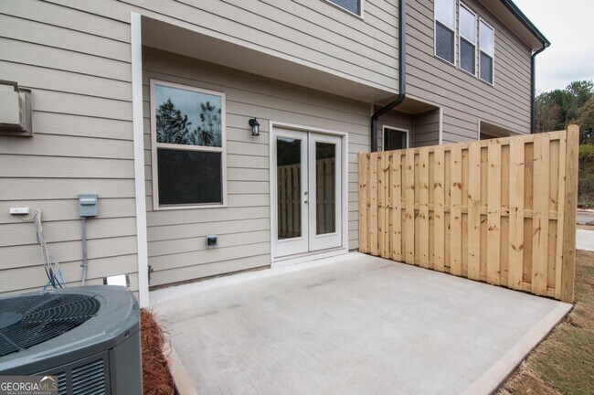 Building Photo - 2006 Wheylon CT