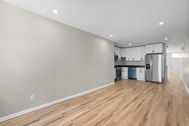 Building Photo - 2532 E Fayette St
