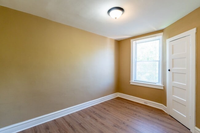 Building Photo - Newly rehabbed 3 bedroom