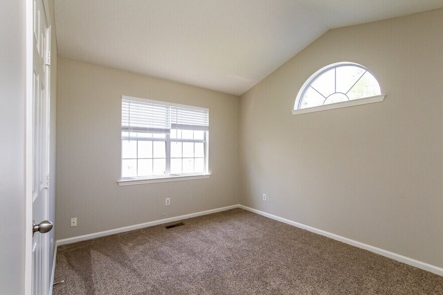 Building Photo - 10115 Northwoods Forest Dr