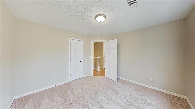 Building Photo - 4046 Central Dr