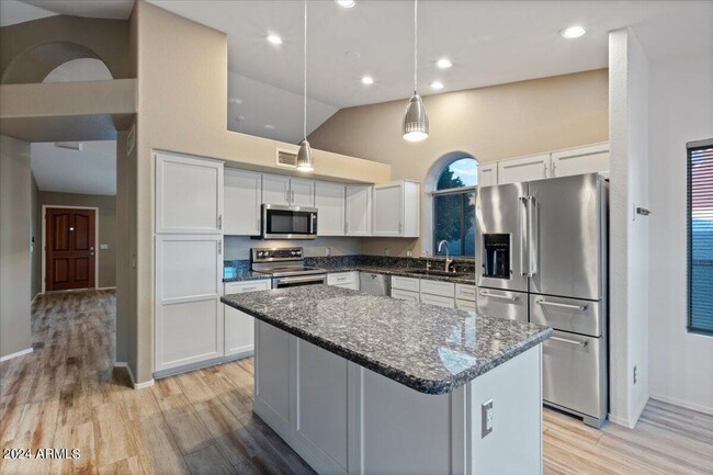 Building Photo - 5623 E Gelding Dr