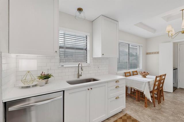 Building Photo - 594 King Cir