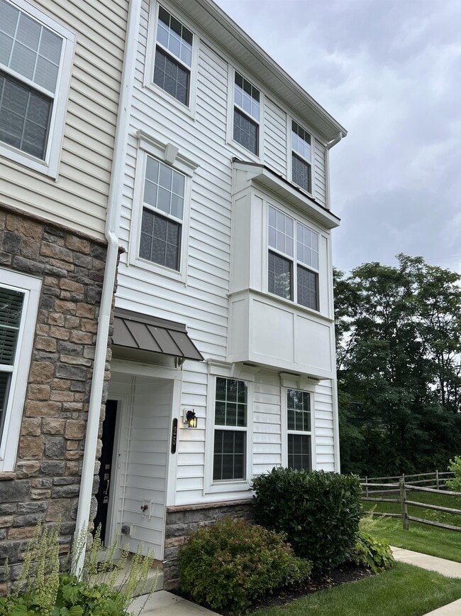 Building Photo - 25 Jessop Ln