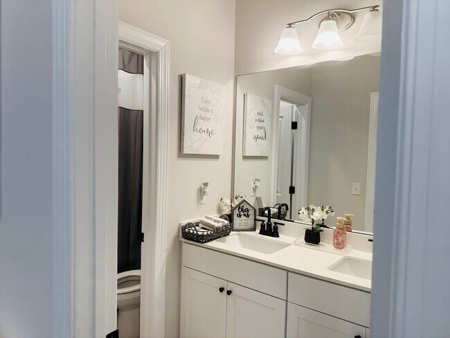 Building Photo - 603 Skye Ct