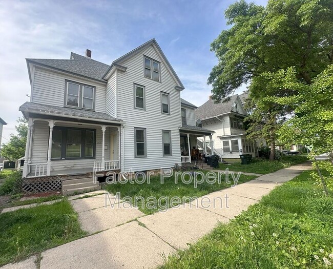 Building Photo - 210 S 4th