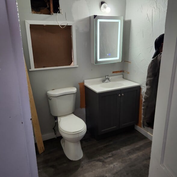 Building Photo - 212 1st St NW