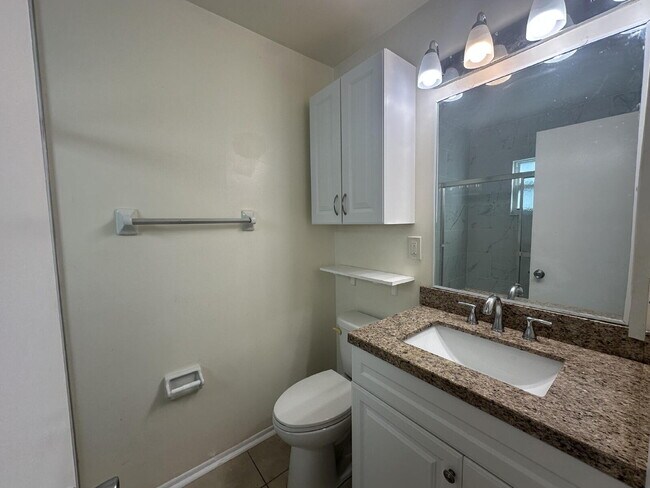 Building Photo - "Updated 3-Bed, 2-Bath home near Highland ...