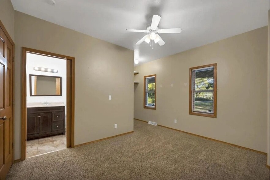 Building Photo - 969 Riverside Dr