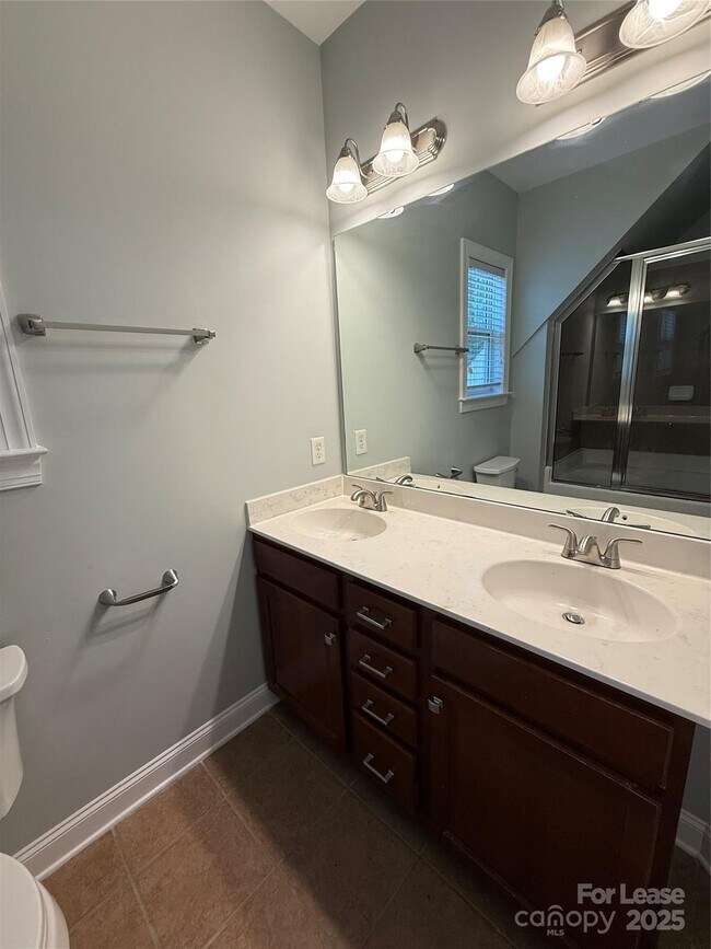 Building Photo - 311 Woodvale Pl