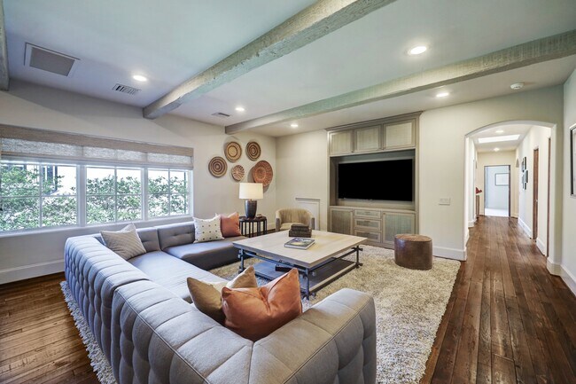 Building Photo - 5610 Lynbrook Dr