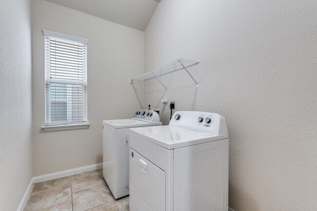 Building Photo - Nice 3-Bedroom 2-Bathroom Home in Highland...